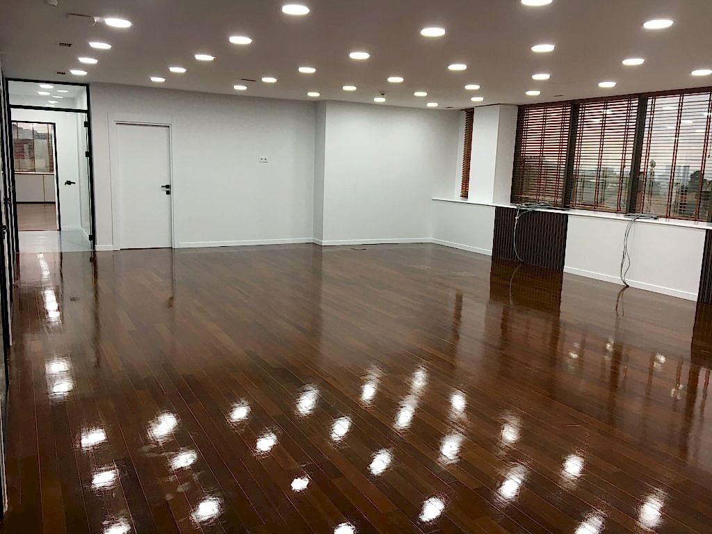 Tadilat sonrası boş ofisler